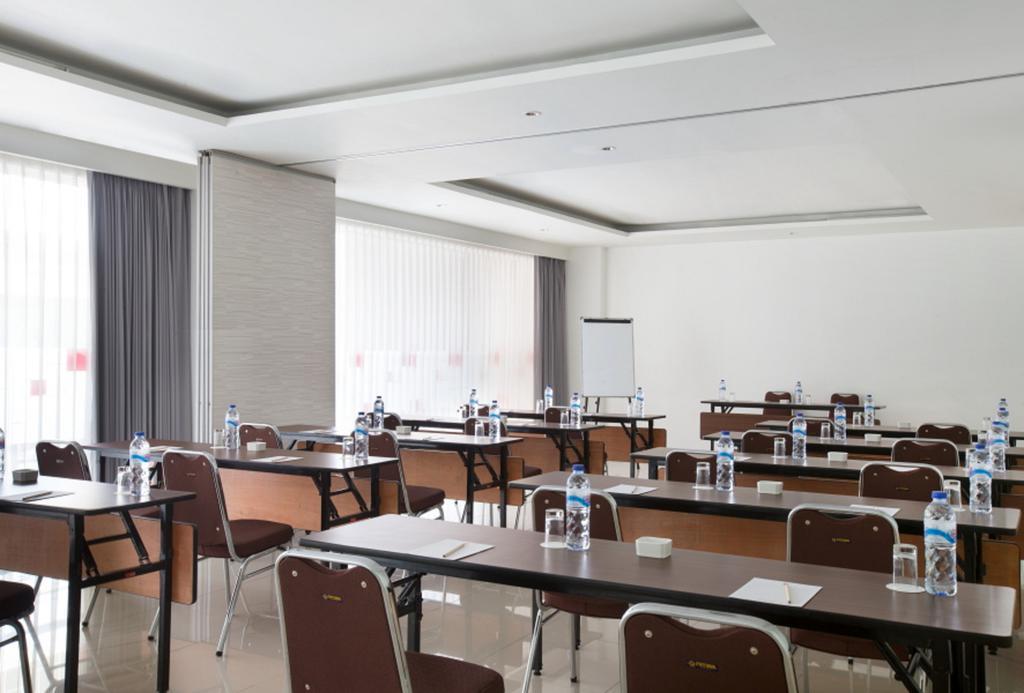 Amaris Hotel Tangerang Bagian luar foto