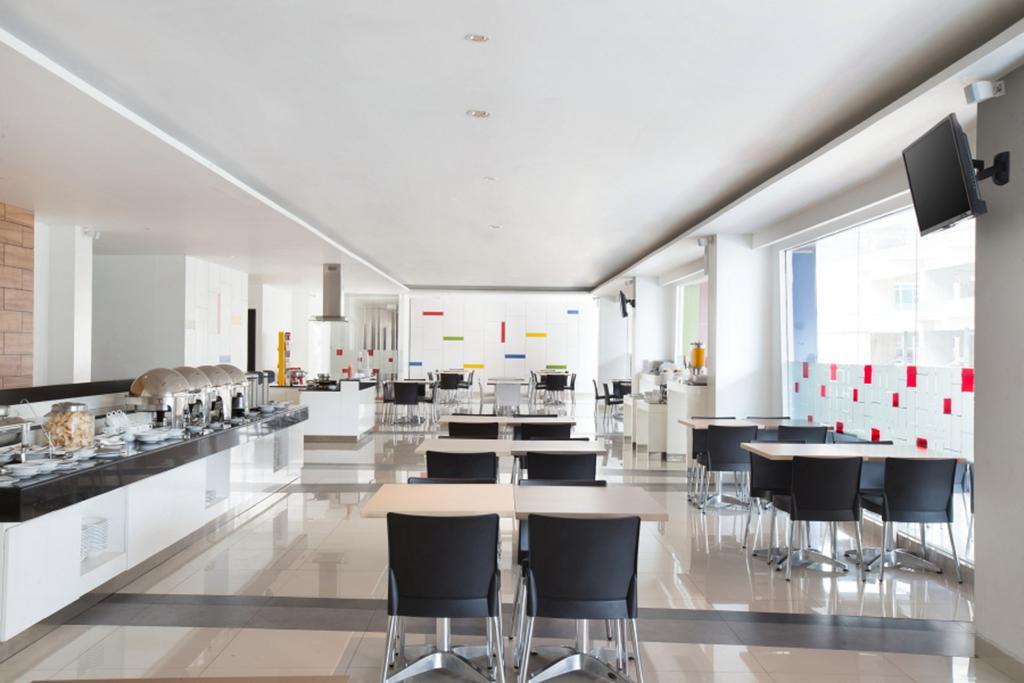 Amaris Hotel Tangerang Bagian luar foto
