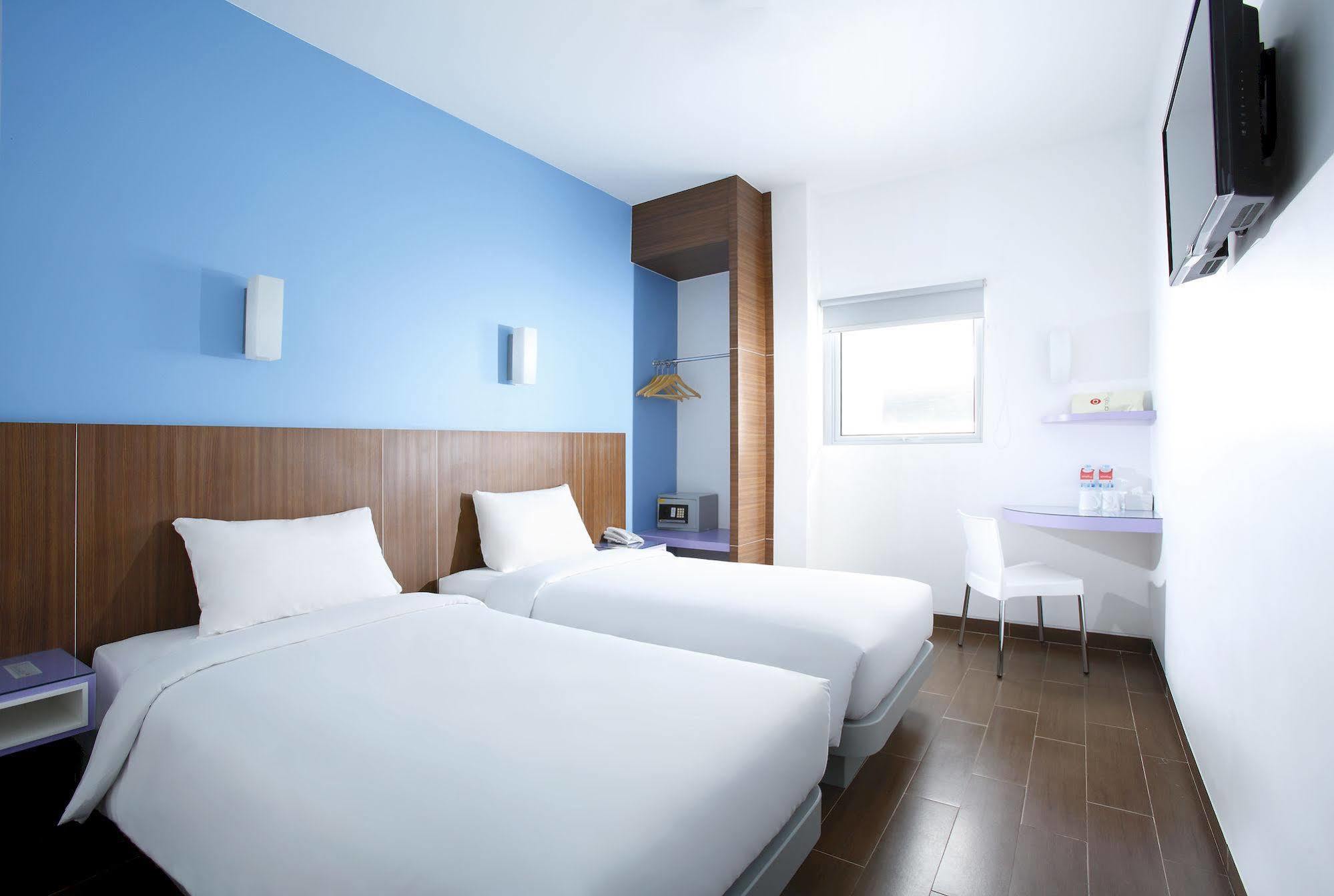 Amaris Hotel Tangerang Bagian luar foto