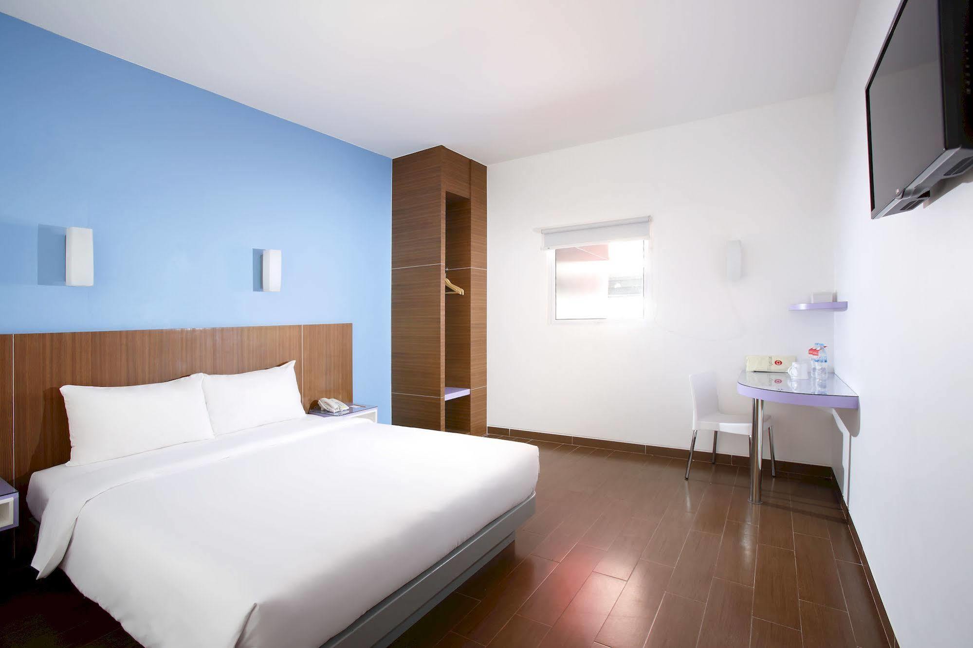 Amaris Hotel Tangerang Bagian luar foto