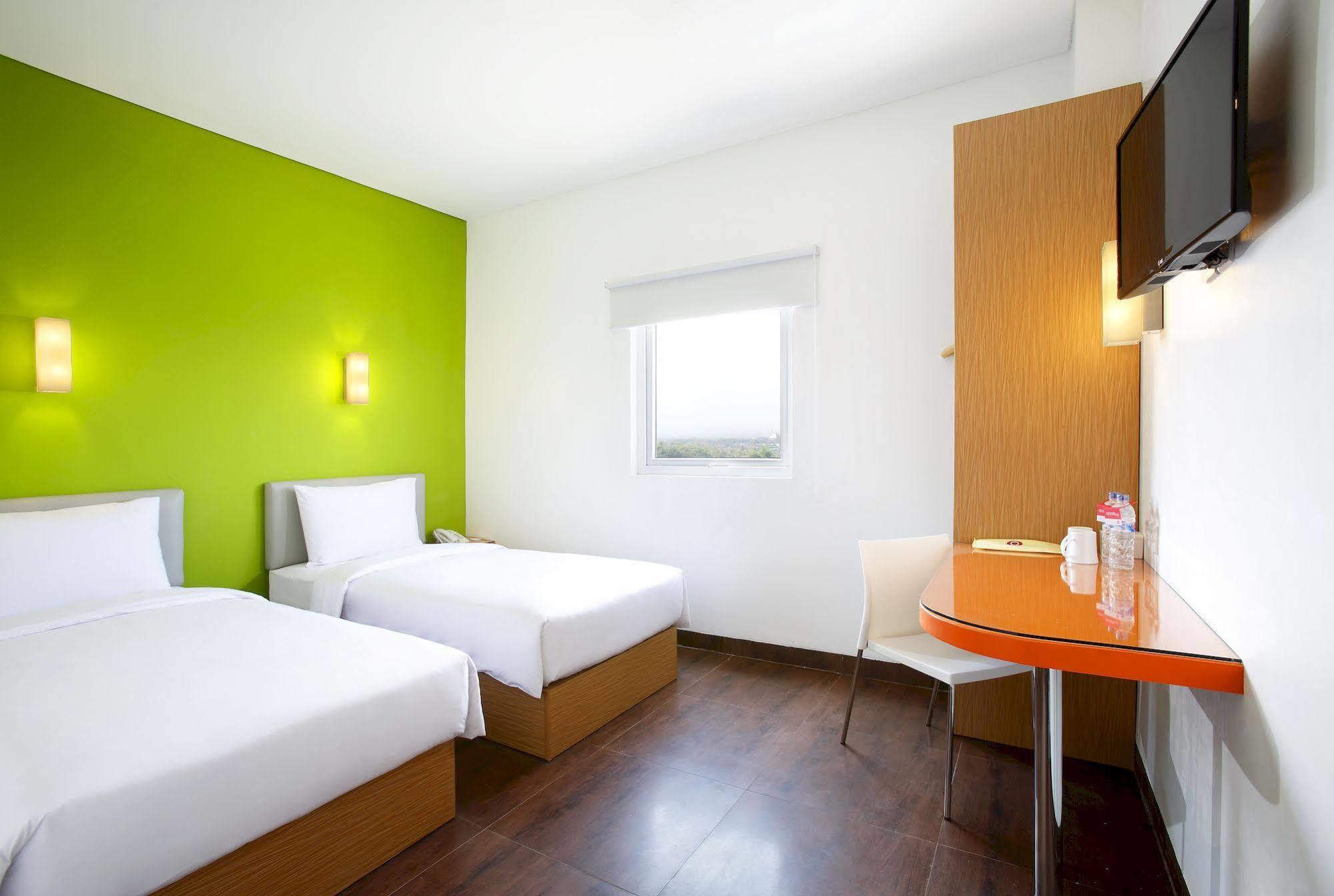 Amaris Hotel Tangerang Bagian luar foto