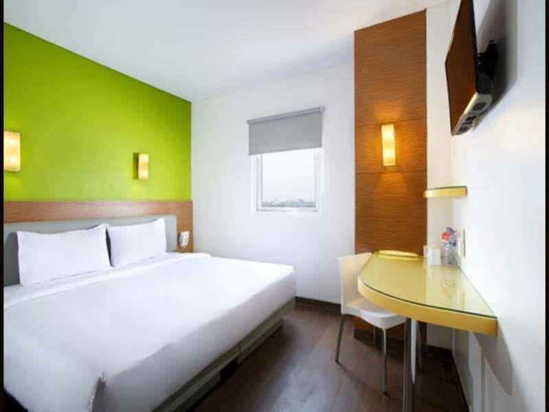 Amaris Hotel Tangerang Bagian luar foto